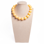Collar chicle mantequilla