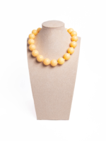Collar chicle mantequilla