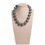 Collar chicle gris