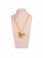 Collar ardilla en bronce con baño de oro 24k