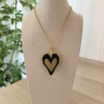 COLLAR CORAZÓN NEGRO