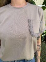 CAMISETA APLIQUE TAUPÉ - Imagen 2