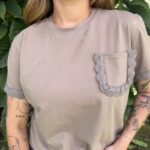 CAMISETA APLIQUE TAUPÉ